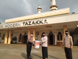 Kapolres Batang Serahkan Bantuan Ke Ponpes Modern Tazakka