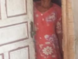 Seorang Wanita Paruh Baya Harapkan Bantuan Dari Pemerintah