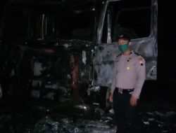 Diduga Korsleting Listrik, Sebuah Truk Terbakar