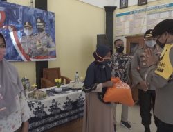Jelang HUT Bhayangkara Ke 74, Polres Batang Bagikan Ratusan Sembako Kepada Warga Kurang Mampu Terdampak Covid -19