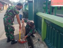 Danramil pimpin Anggotanya Bersihkan Pangkalan