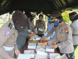 Rangkaian HUT Bhayangkara Ke 74, Sinergitas Polri-TNI Bersama Pemda Bagikan Ratusan Nasi Kotak