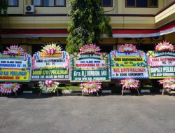 HUT Bhayangkara Ke 74,Polres Pekalongan Kebanjiran Karangan Bunga