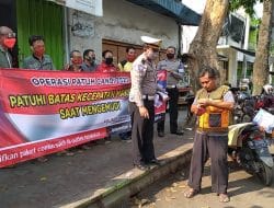 Hari Kedua OPC 2020, Polres Pekalongan Kota Bagikan Pamflet Disiplin Lalu Lintas Dan Cegah Covid-19
