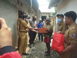 Camat Mekar Baru Bersama Kades Gandaria Dan Kapolsek Kronjo Datangi Rumah Deri