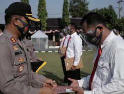 Kapolres Batang Beri Penghargaan 15 Personil Berprestasi