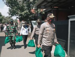 Door To Door, Kapolres Batang Bagi Paket Sembako Di Karangasem Selatan