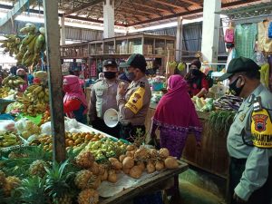 Polsek Sragi Gencar Patroli Pendisiplinan Adaptasi Kebiasaan Baru Di Komplek Pertokoan Pasar Sragi