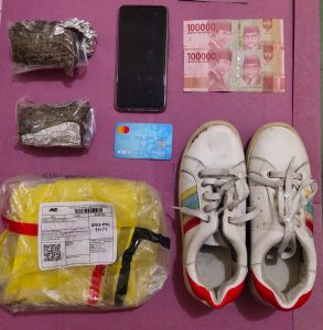 Seorang Pemuda Diamankan Polisi Ambil Kiriman Paket Ganja Lewat Jasa Ekspedisi