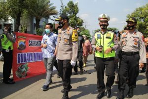 Polres Pekalongan Kota Bersama Forkopimda Bagikan Masker Dan Sosialisasi Protokol Kesehatan