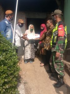 Pemerintah Desa Neglawangi Bagikan Masker Dan BLT Ke 30 KK