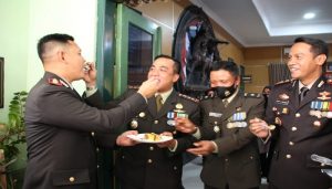 Kapolres Dan Dandim Pekalongan Saling Suap Saat HUT TNI Ke 75