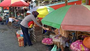 Alumni SIP Angkatan 47 Berbagi Bersama Kuli Gendong Hingga Juru Parkir