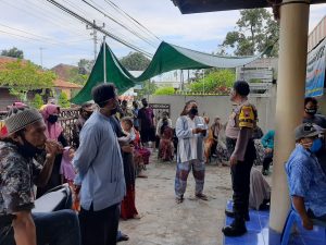 Tiga Pilar Kelurahan Krapyak Lor Pantau Pembagian BST Terapkan Prokes