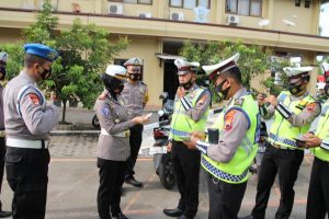 Awali Pelaksanaan Operasi Zebra 2020, Puluhan Anggota Polantas Diperiksa Kelengkapan Surat suratnya