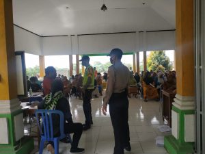 Polsek Limpung  Laksanakan Pengamanan & Pendampingan Penyaluran BST