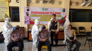 77 Personil Polres Pekalongan Kota Dan Polsek Jalani Tes Swab