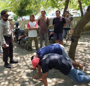 Giat Polsek Pekalongan Selatan Blusukan Di Taman Nursery, Gencar Operasi Yustisi Wajib Masker