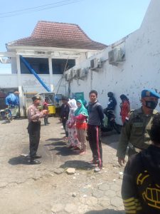 Pendisiplinan Prokes, Belasan Warga Terjaring Dalam Razia Masker Di Tempat Perbelanjaan Kota Pekalongan