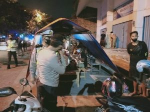 Giat Patroli Skala Besar Polres Pekalongan Kota Bubarkan Warga Berkerumun