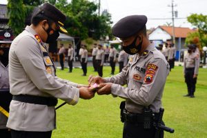 Kapolres Batang Lepas Personil BKO Pengamanan Pilkada