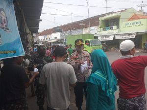 Upaya Tekan Angka Kenaikan Covid-19, Polsek Pekalongan Timur Laksanakan Operasi Yustisi Penertiban Masker Di Pasar Darurat