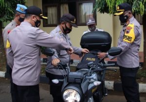 Pimpin Langsung,  Kapolres Pekalongan Kembali Serahkan Kendaraan Dinas Bhabinkamtibmas