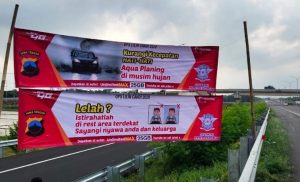 Ops Lilin Candi 2020, Sat Lantas Polres Pekalongan Pasang Belasan Spanduk Imbauan