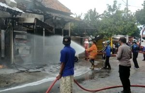 Akibat Mesin Pertamini Terbakar, Enam Ruko Hangus