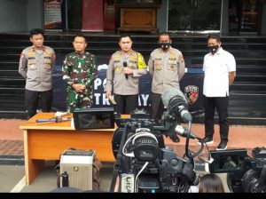 Tak Disangka Pengikut MRS Todongkan Senpi Dan Sajam Ke Anggota Polri Di Tol Japek