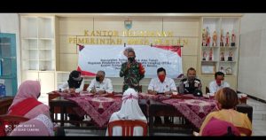 Program PTSL, Danramil Gringsing Dampingi Penyerahan Sertifikat Kepada Warga Penerima Manfaat