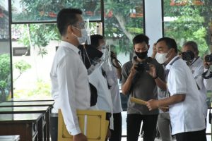 Bupati Wihaji Serahkan SK Pada 221 CPNS Di Pendopo Kabupaten Batang