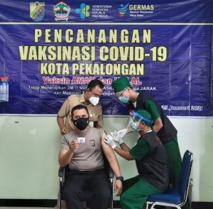 Kapolres Pekalongan Kota Bersama Forkopimda Disuntik Vaksin Sinovac