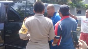 Polisi Amankan Warga Yang Mengamuk