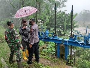 Curah Hujan Tinggi, Ini Yang Dilakukan Kapolsek Gringsing