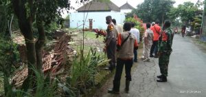 Tanah Longsor Pulisen Gerus Musholla Dan Gasebu  Warga