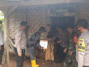 Bentuk Kepedulian, Baksos Rutin Polres Batang Ringankan Beban Warga Terdampak Pandemi