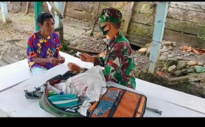 Satgas Yonif Raider 100/PS Pos Waris Peduli Kesehatan Masyarakat Perbatasan RI -PNG