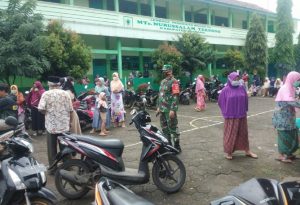 Giat Babinsa Lakukan Pengawasan Pendistribusian BLT APBD Untuk 839 KK