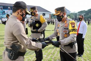 Atas Prestasinya, Kapolda  Sematkan Pin Emas Kapolri Pada Dirnarkoba Polda Jateng