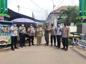 Dukung PPKM, Polsek Pekalongan Utara Bersama Forkopimca Bagikan 1000 Masker