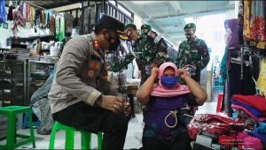 Terapkan PPKM, Polres Batang Bagikan Ribuan Masker Kepada Masyarakat