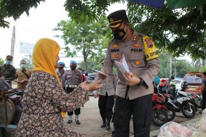Upaya Putus Rantai Penyebaran Covid-19, Polres Pekalongan Kota Bagikan 2000 Masker Gratis