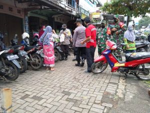 Dukung PPKM,  Satgas Covid-19 Karanggede Bagikan Masker Gratis