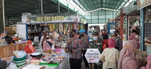Giat PPKM, Satgas Covid-19 Sambi Manfaatkan Pasar Sebagai Sarana Penyampaian Informasi