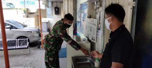 Tekankan PPKM,  Babinsa Koramil Serengan Edukasi Di Shinhan Bank Dan Els Computer