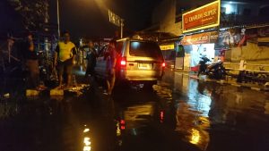 Beri Bantuan Sembako, Senkom Mitra Polri Kota Pekalongan Kepada Korban Banjir