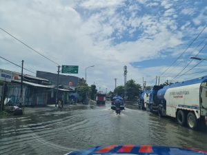 Genangan Air Semakin Tinggi, Ini Himbauan Satlantas Polrestabes Semarang