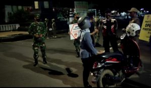 Tegakkan Prokes, Petugas Gabungan Gelar Ops Yustisi Pada Malam Libur