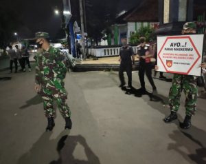 Tekankan PPKM Skala Mikro, Petugas Gabungan Ajak Masyarakat Disiplin Prokes